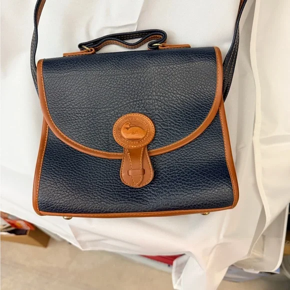 Dooney & Bourke Essex Crossbody bag Vintage pebble grain leather - Picture 1 of 5